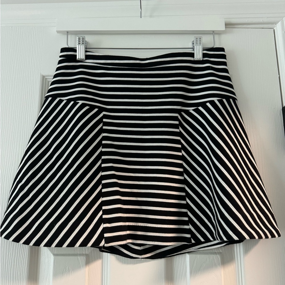 Candie’s skater skirt in very good condition